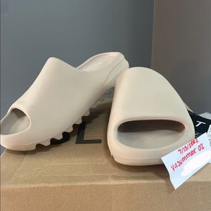 Yeezy Slides “Pure”